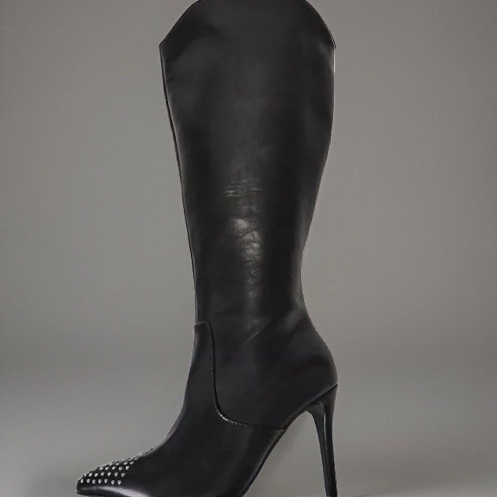 JustFab Black Studded Heeled Boots NIB 8.5. (18305)